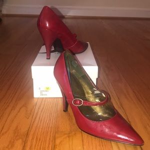 SOLD✨ Hurricane💃🏽Red MaryJane Pumps. Nine West Size 8M
